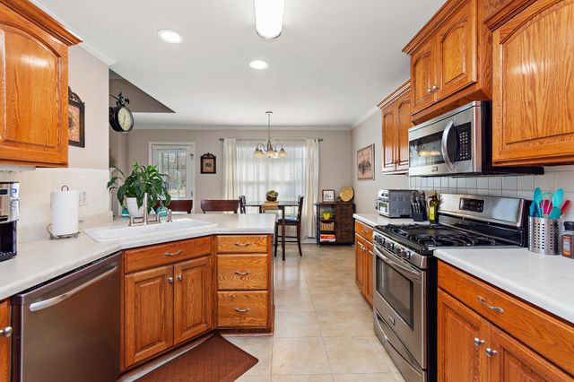 73 Deberry Ct, Manchester, TN 37355