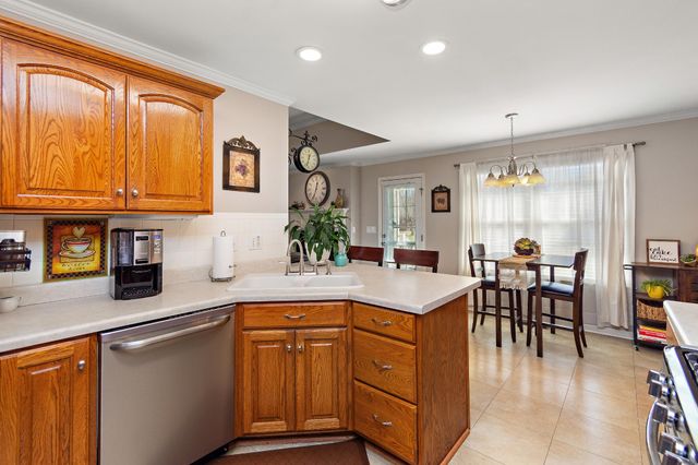 73 Deberry Ct, Manchester, TN 37355