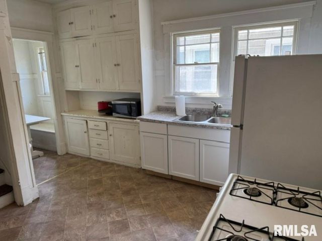 1220 N UNIVERSITY Street, Peoria, IL 61606
