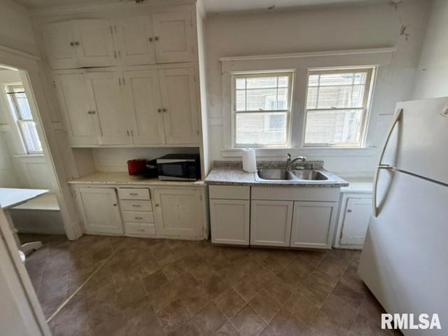 1220 N UNIVERSITY Street, Peoria, IL 61606