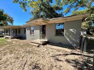 202 N Henry St., Lindale, TX 75771