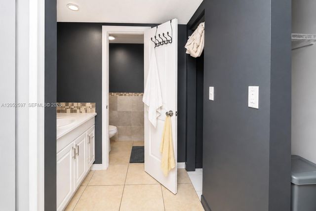 4848 NW 24th Court 436, Lauderdale Lakes, FL 33313