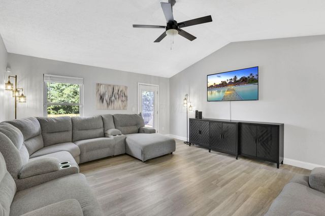 240 Pruden Drive, Pickerington, OH 43147