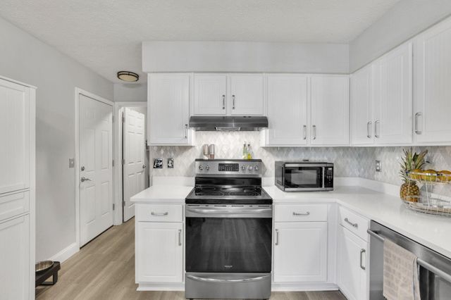 240 Pruden Drive, Pickerington, OH 43147