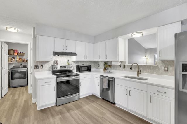 240 Pruden Drive, Pickerington, OH 43147