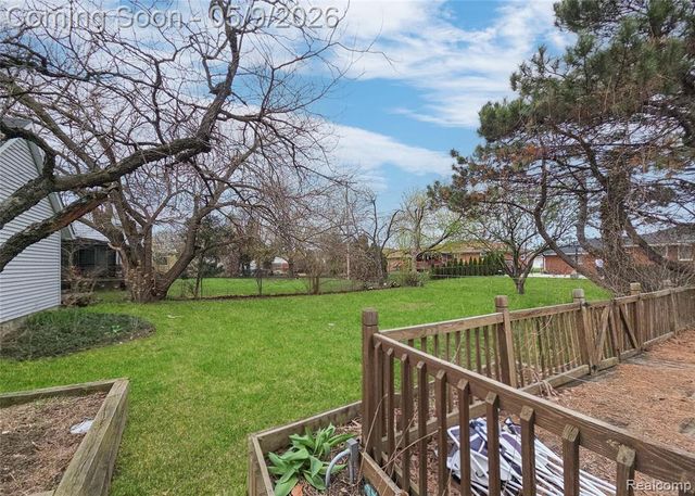 22449 Marine Avenue, Eastpointe, MI 48021
