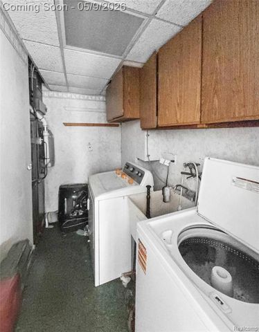 22449 Marine Avenue, Eastpointe, MI 48021