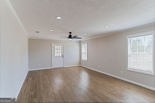 227 Twinn Lakes Drive, Baxley, GA 31513