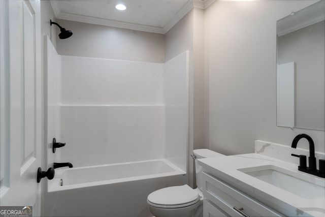 227 Twinn Lakes Drive, Baxley, GA 31513