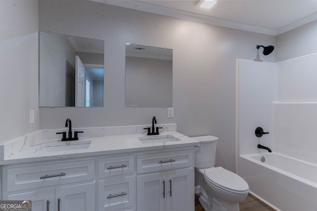 227 Twinn Lakes Drive, Baxley, GA 31513