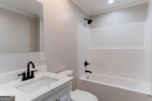 227 Twinn Lakes Drive, Baxley, GA 31513