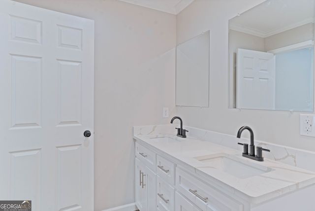 227 Twinn Lakes Drive, Baxley, GA 31513