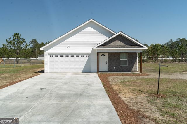227 Twinn Lakes Drive, Baxley, GA 31513