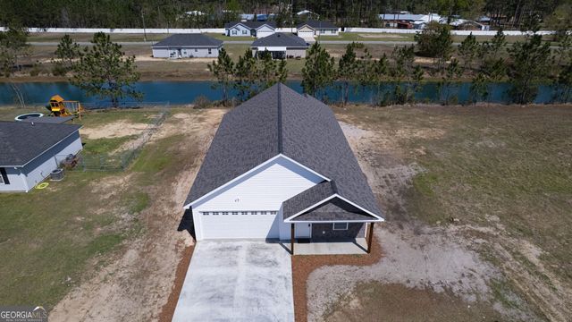 227 Twinn Lakes Drive, Baxley, GA 31513