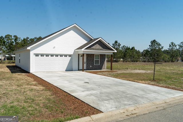227 Twinn Lakes Drive, Baxley, GA 31513