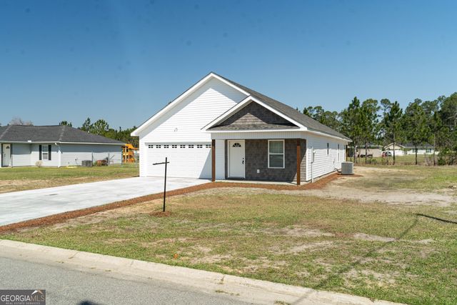 227 Twinn Lakes Drive, Baxley, GA 31513