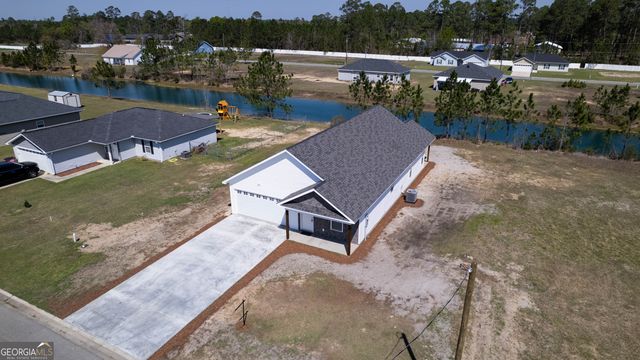 227 Twinn Lakes Drive, Baxley, GA 31513