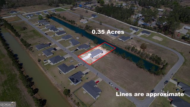 227 Twinn Lakes Drive, Baxley, GA 31513