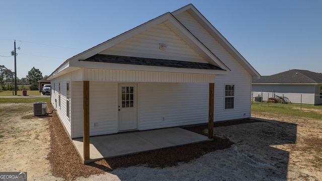 227 Twinn Lakes Drive, Baxley, GA 31513