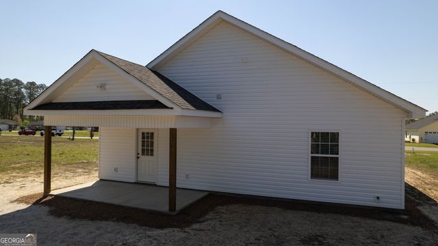 227 Twinn Lakes Drive, Baxley, GA 31513