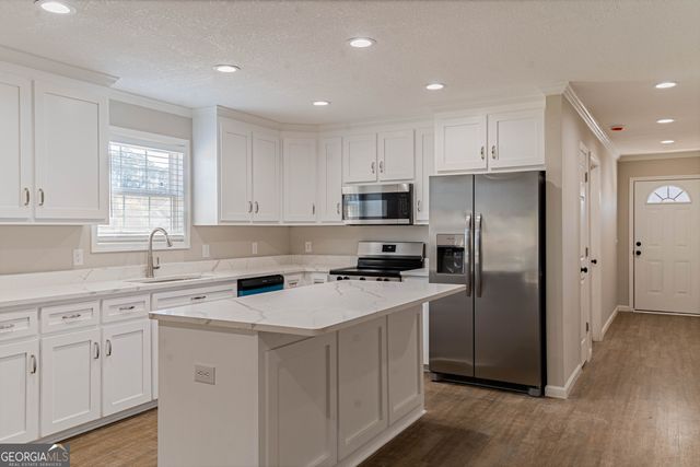 227 Twinn Lakes Drive, Baxley, GA 31513