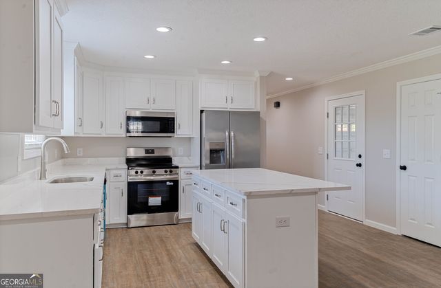 227 Twinn Lakes Drive, Baxley, GA 31513