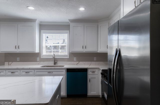 227 Twinn Lakes Drive, Baxley, GA 31513