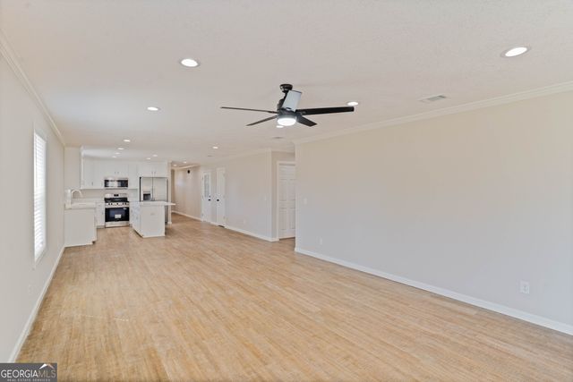 227 Twinn Lakes Drive, Baxley, GA 31513