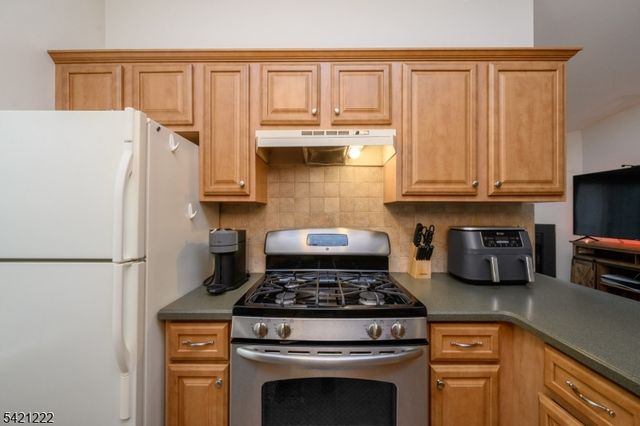 1614 Spruce Hills Dr, Glen Gardner Boro, NJ 08826