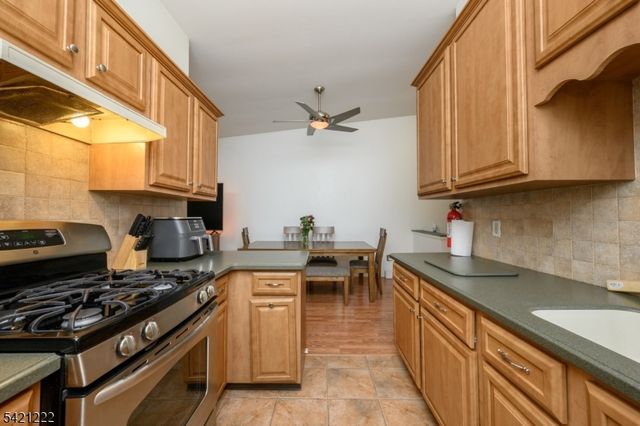 1614 Spruce Hills Dr, Glen Gardner Boro, NJ 08826