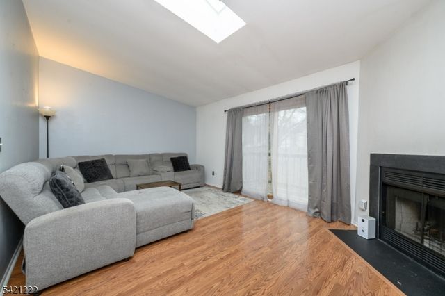 1614 Spruce Hills Dr, Glen Gardner Boro, NJ 08826