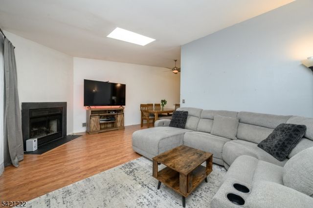 1614 Spruce Hills Dr, Glen Gardner Boro, NJ 08826