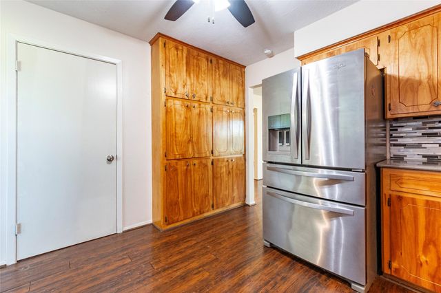 5383 Wilson Avenue, Alvin, TX 77511