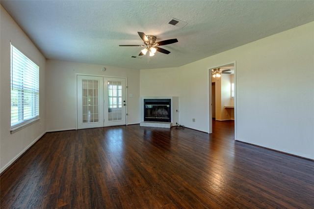 5383 Wilson Avenue, Alvin, TX 77511