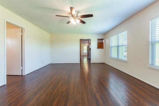 5383 Wilson Avenue, Alvin, TX 77511