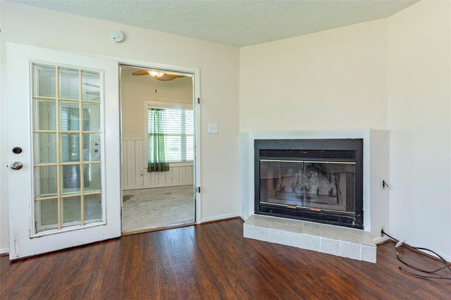 5383 Wilson Avenue, Alvin, TX 77511