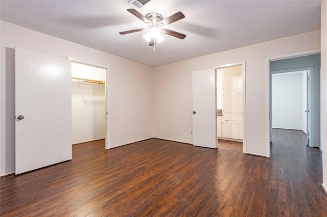 5383 Wilson Avenue, Alvin, TX 77511