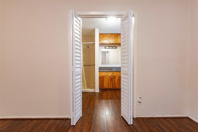 5383 Wilson Avenue, Alvin, TX 77511