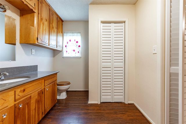 5383 Wilson Avenue, Alvin, TX 77511