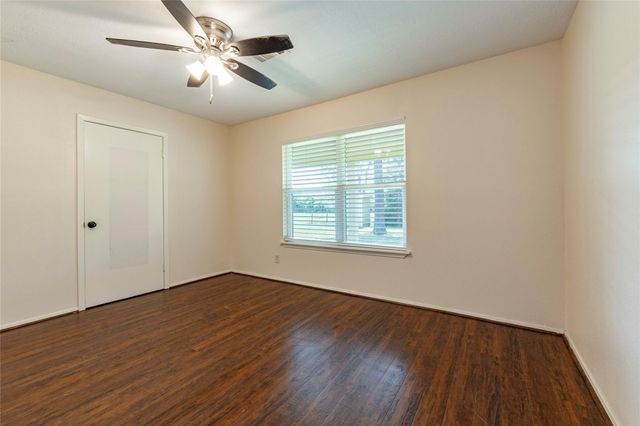 5383 Wilson Avenue, Alvin, TX 77511