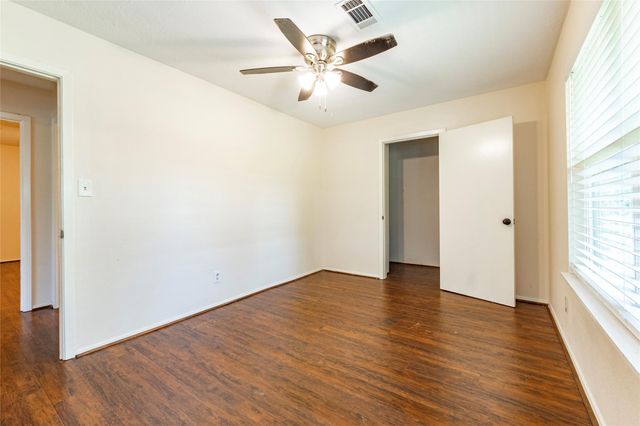 5383 Wilson Avenue, Alvin, TX 77511