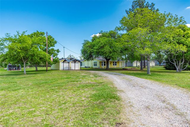 5383 Wilson Avenue, Alvin, TX 77511