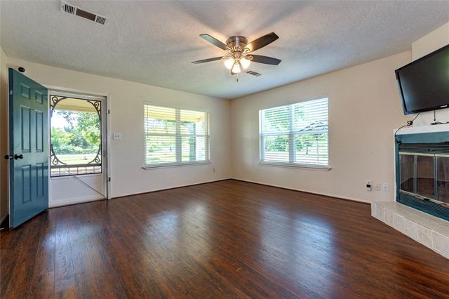 5383 Wilson Avenue, Alvin, TX 77511