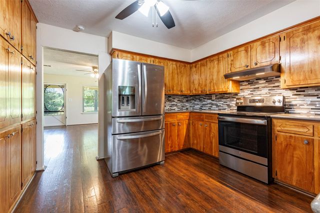 5383 Wilson Avenue, Alvin, TX 77511