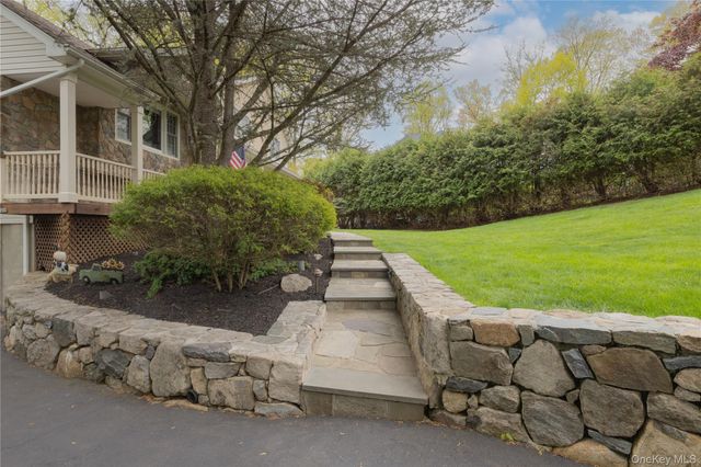 1 Alexa Court, Pearl River, NY 10965