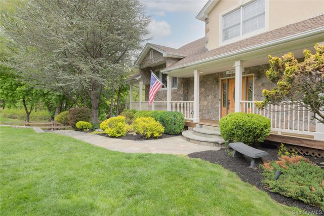 1 Alexa Court, Pearl River, NY 10965