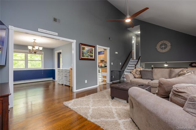 1 Alexa Court, Pearl River, NY 10965