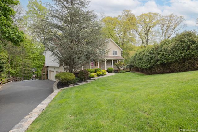 1 Alexa Court, Pearl River, NY 10965