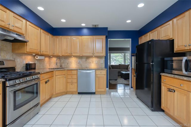 1 Alexa Court, Pearl River, NY 10965