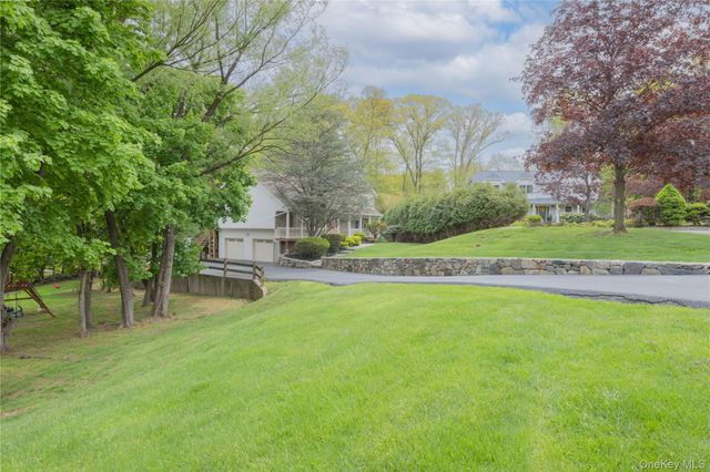 1 Alexa Court, Pearl River, NY 10965